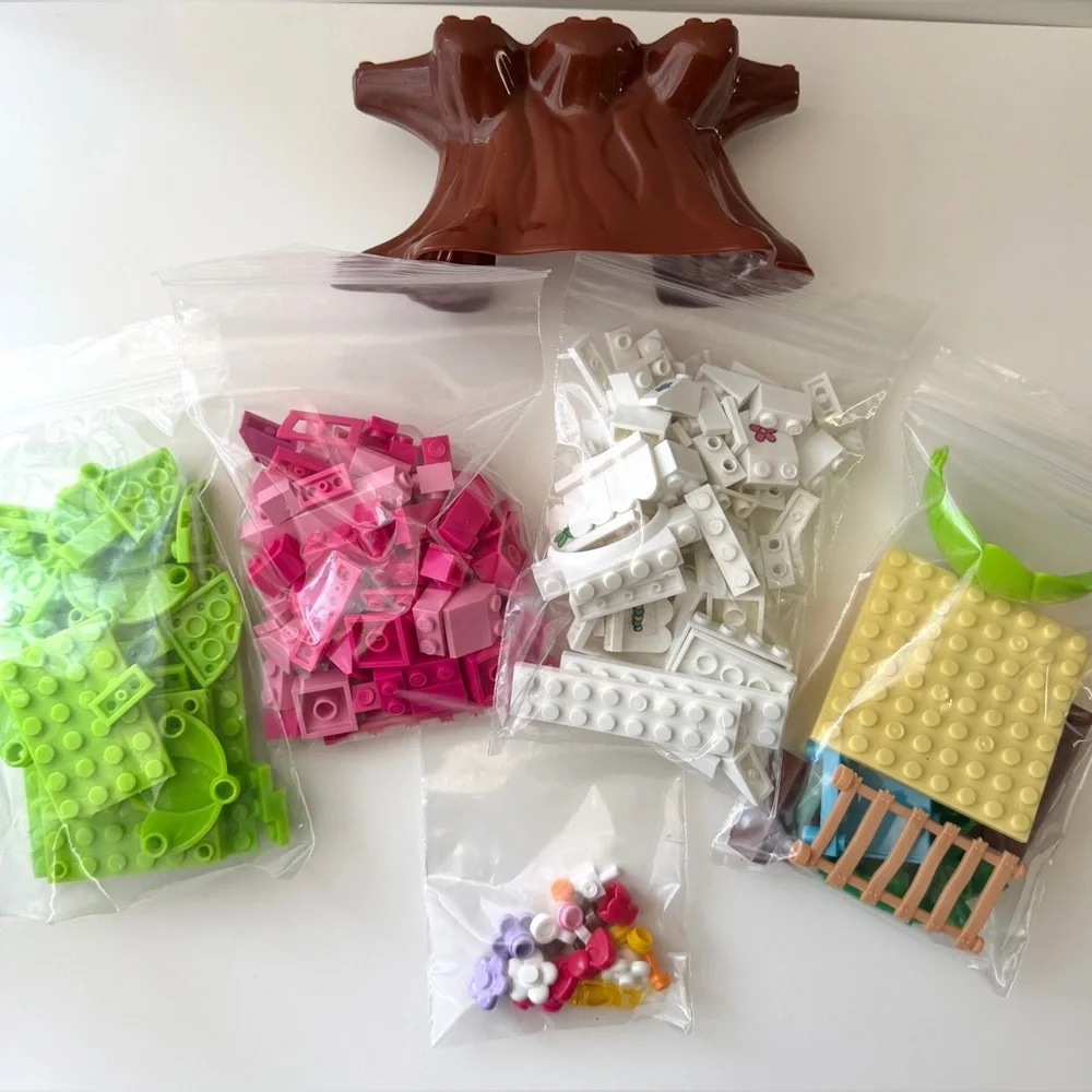 MEGA BLOKS SANRIO Hello Kitty Tree House Set #10931